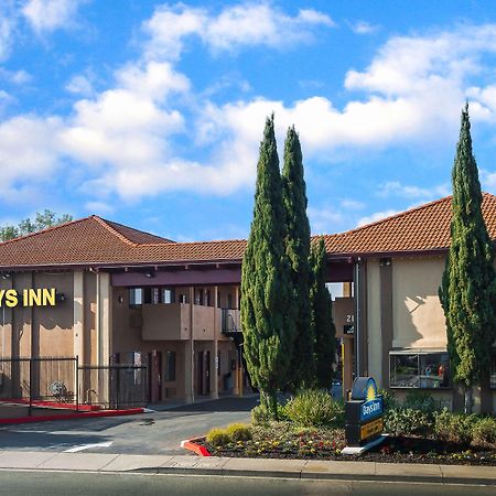 Days Inn By Wyndham Pinole Berkeley Exterior foto