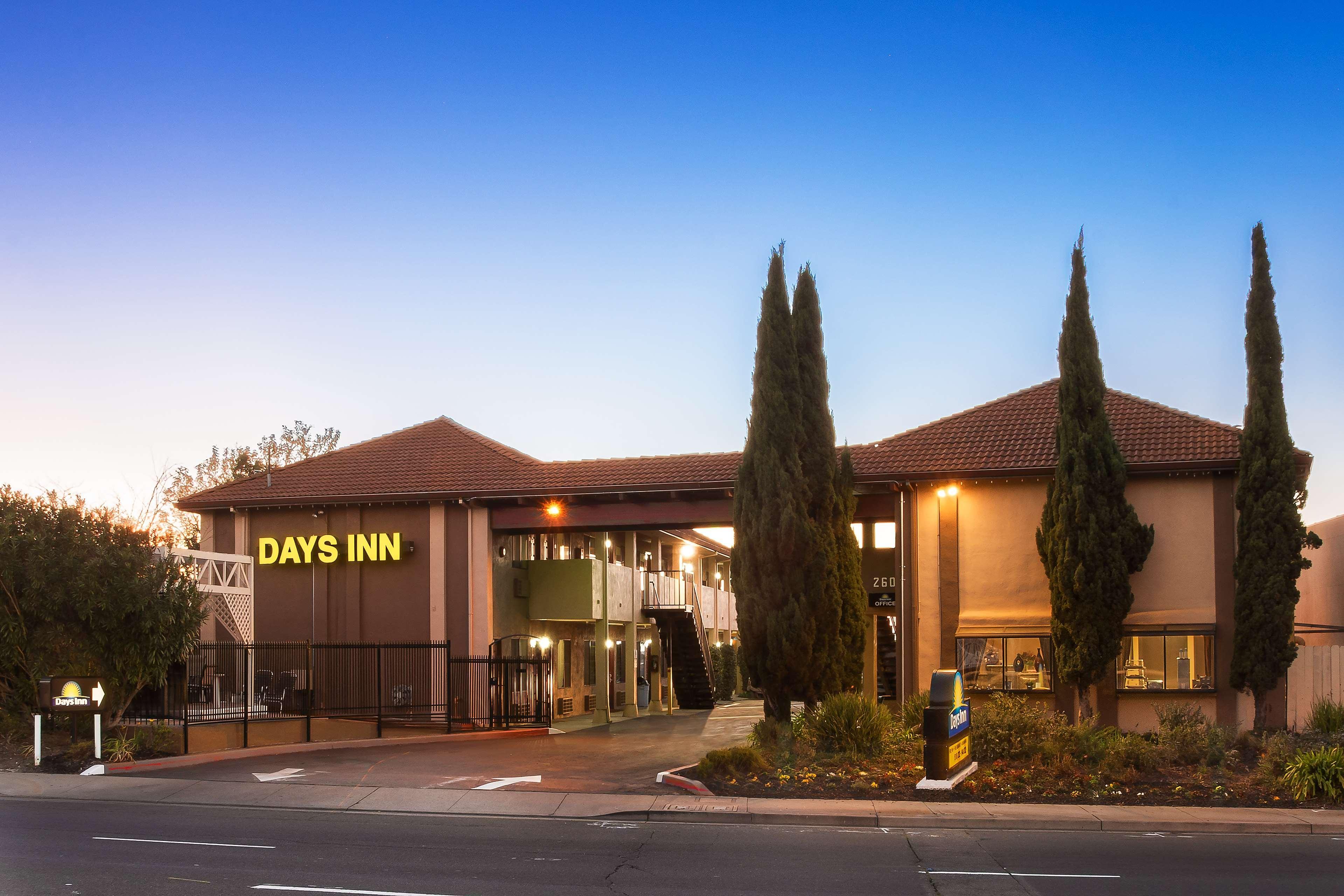 Days Inn By Wyndham Pinole Berkeley Exterior foto